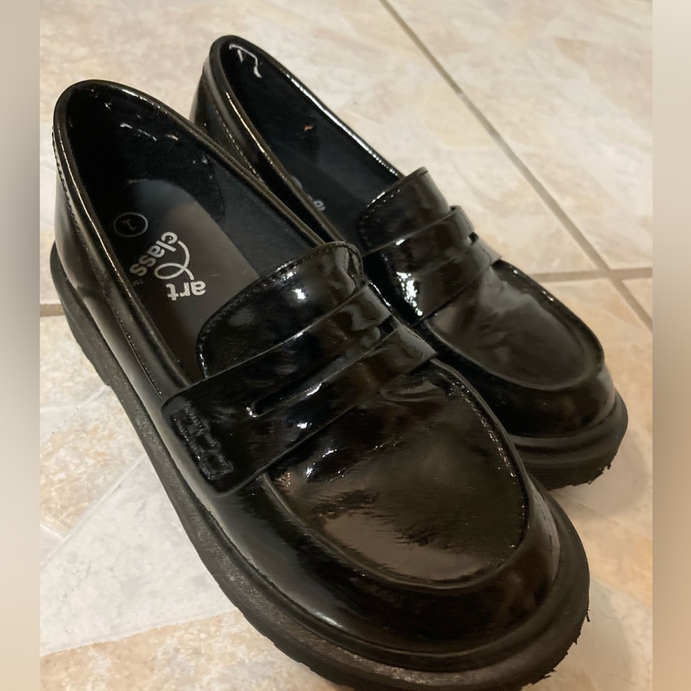 Girls size 1 loafers
